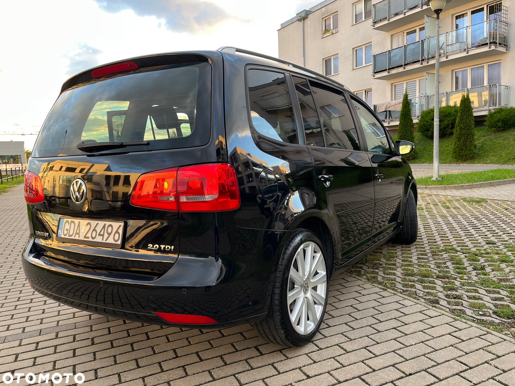 Volkswagen Touran 2.0 TDI DPF Highline - 9