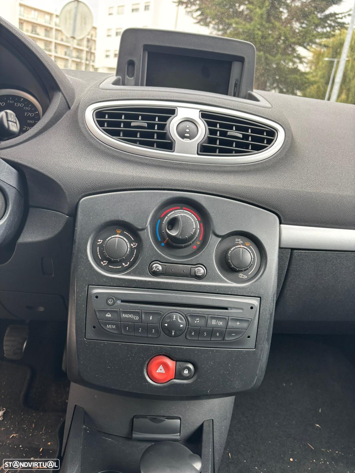 Renault Clio 1.2 16V Confort - 5