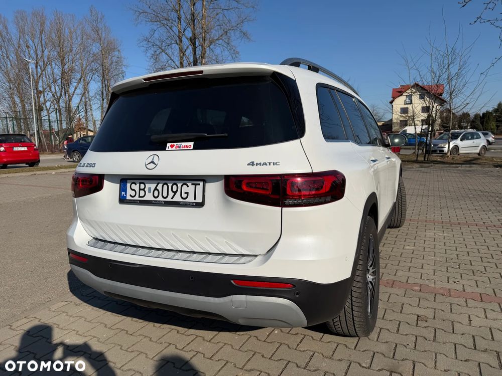 Mercedes-Benz GLB 250 4-Matic Progressive 8G-DCT - 3