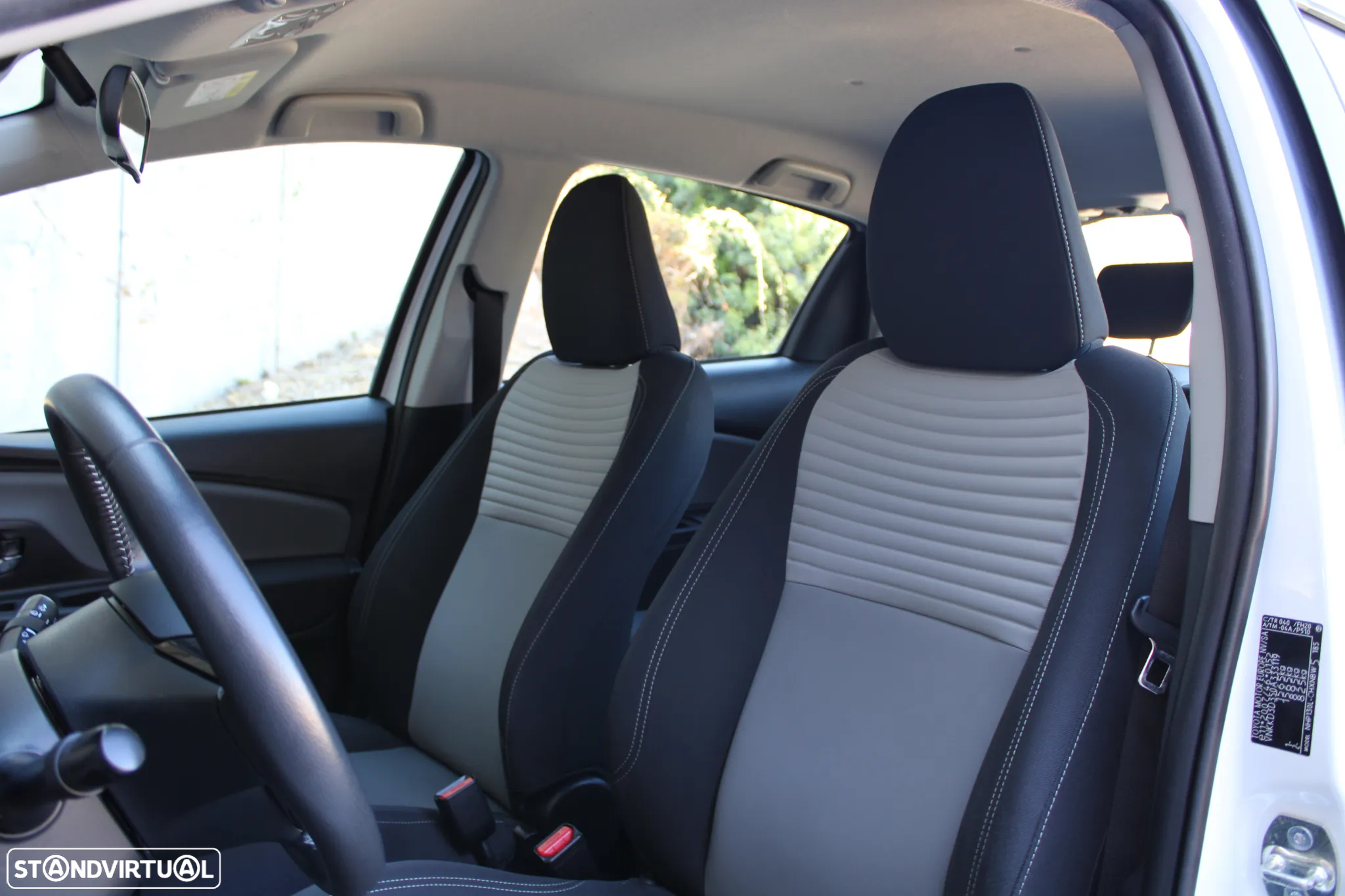 Toyota Yaris 1.5 HSD Comfort+P.Style - 9