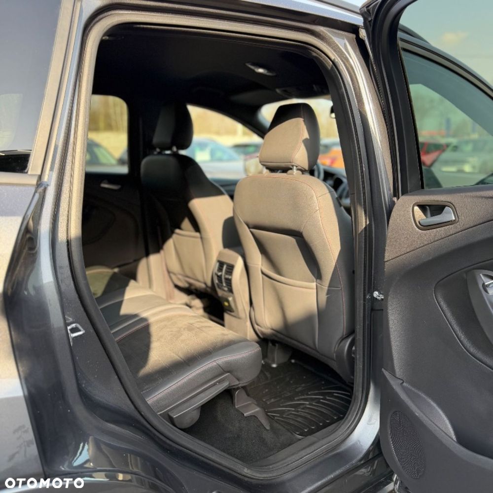 Ford Kuga - 36