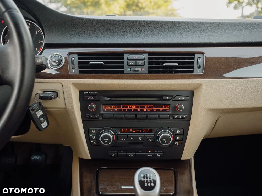 BMW Seria 3 318i - 27