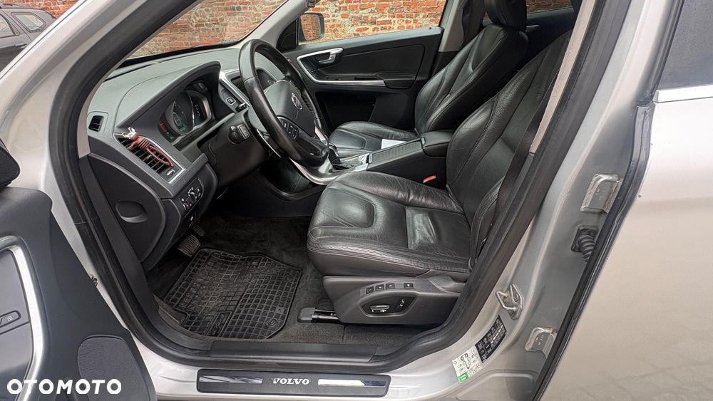 Volvo XC 60 2.4D AWD Momentum - 5