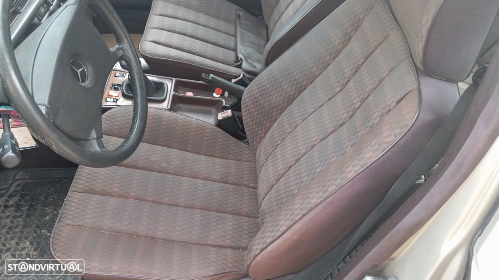 Mercedes-Benz W201 (1982-1993) - 28