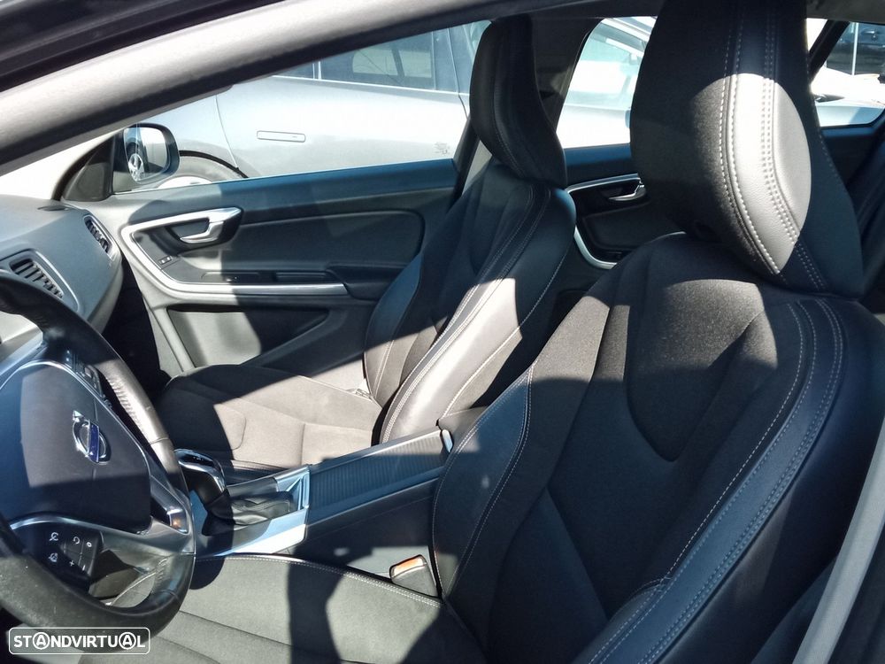 Volvo V60 2.4 D6 Momentum AWD Phev - 13