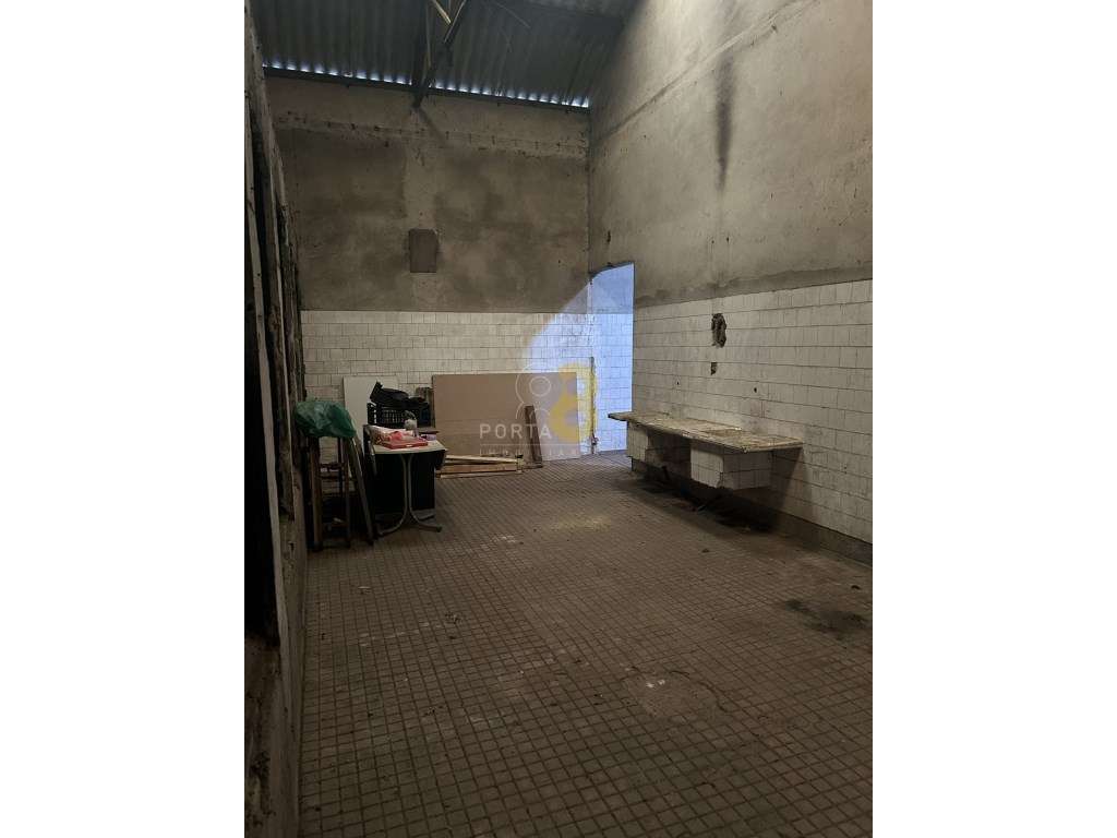 Armazém para Remodelação com Grande Potencial - Milheirós, Maia - Grande imagem: 4/20
