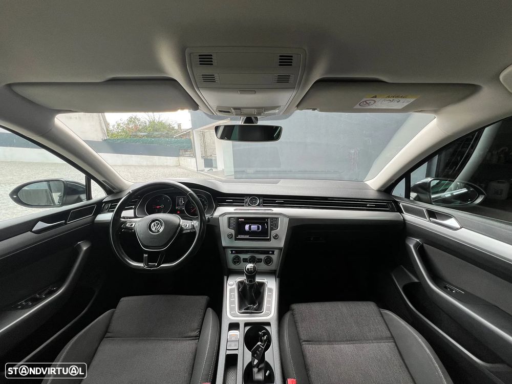 VW Passat 1.6 TDI BlueMotion - 12