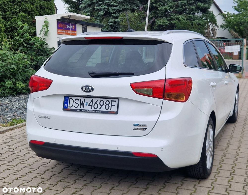 Kia Ceed 1.6 GDI Dream Team Edition - 26
