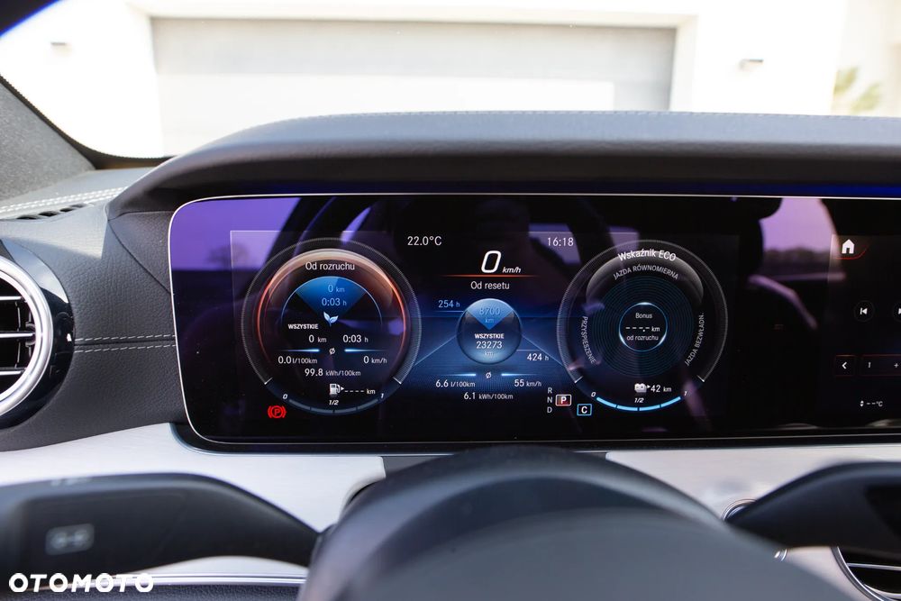 Mercedes-Benz Klasa E 300 4Matic 9G-TRONIC AMG Line - 27