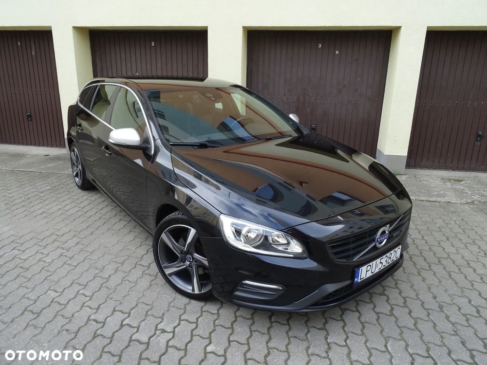 Volvo V60 D2 R-Design Momentum - 1