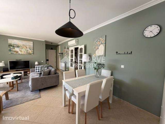 Apartamento T2 renovado dentro do campo de golfe e a 5 min. da marina - Grande imagem: 2/24