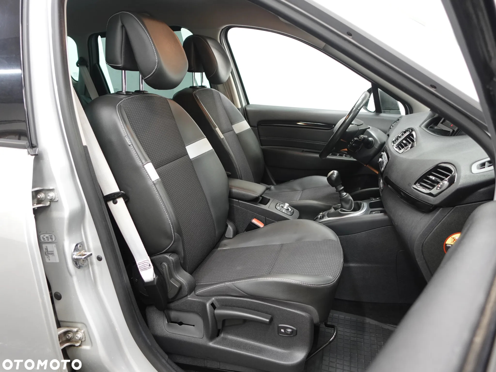 Renault Scenic ENERGY TCe 115 Bose Edition - 31