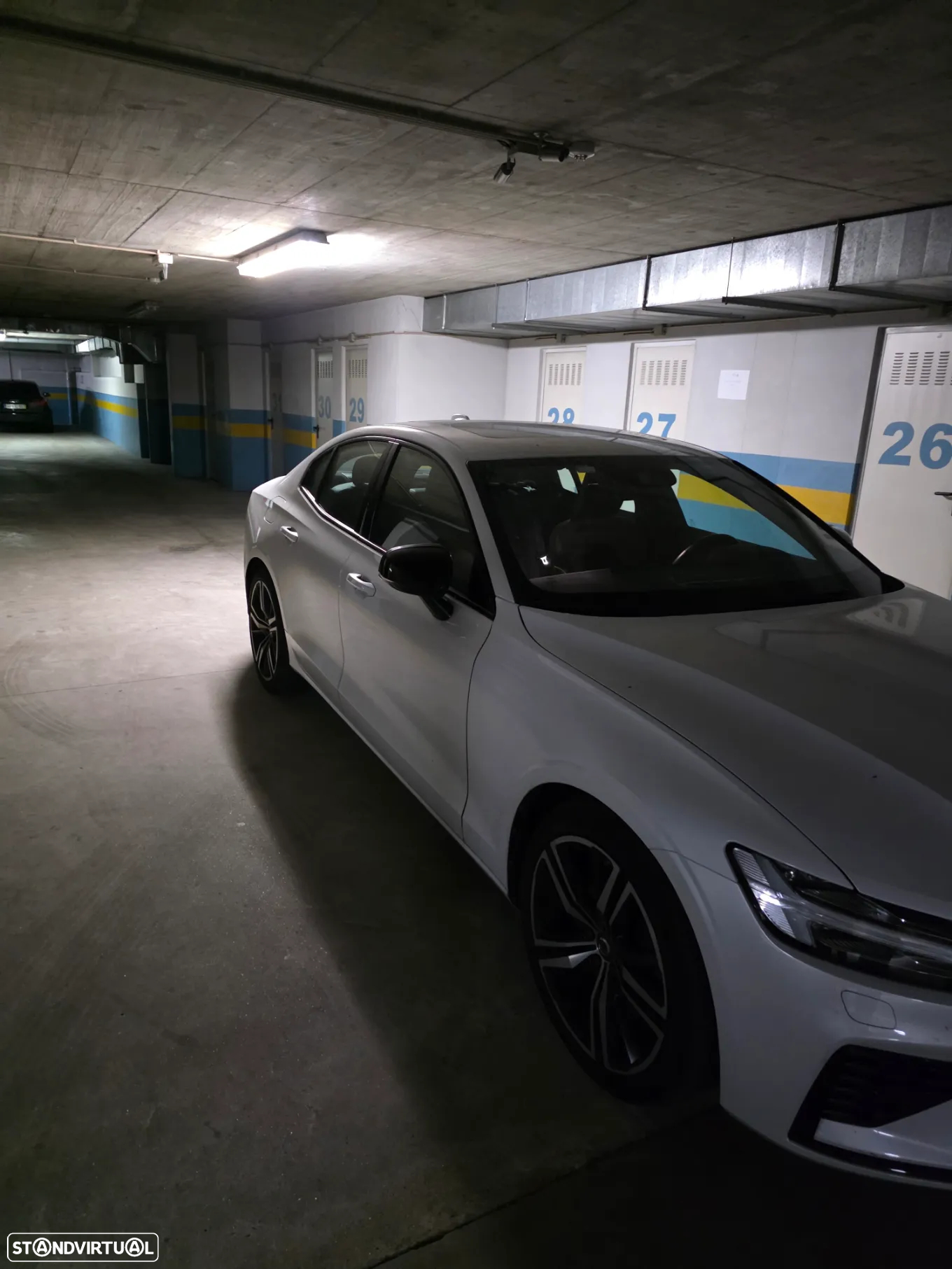 Volvo S60 2.0 T8 PHEV R-Design AWD - 5