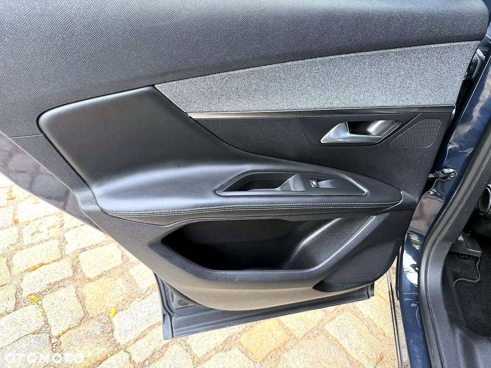 Peugeot 3008 PureTech 130 Stop & Start GPF Allure Business-Paket - 34