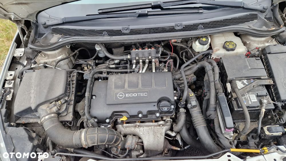 Opel Astra 1.4 Turbo - 37