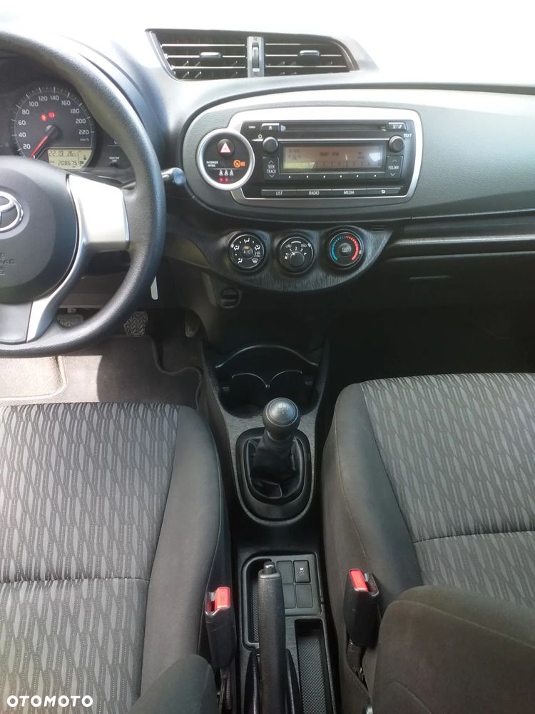 Toyota Yaris 1.0 Life EU6 - 17
