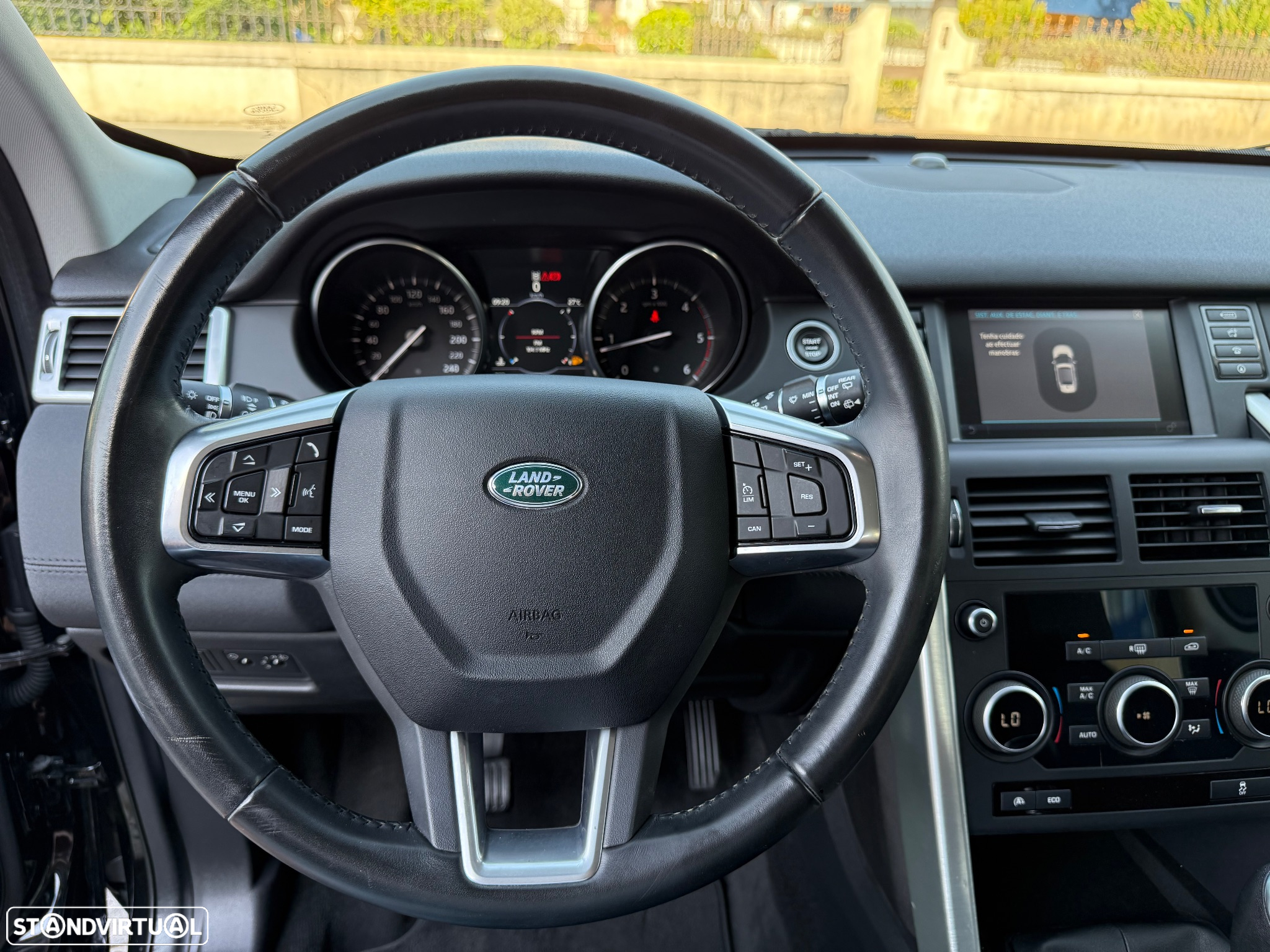 Land Rover Discovery Sport 2.0 eD4 HSE Luxury - 28