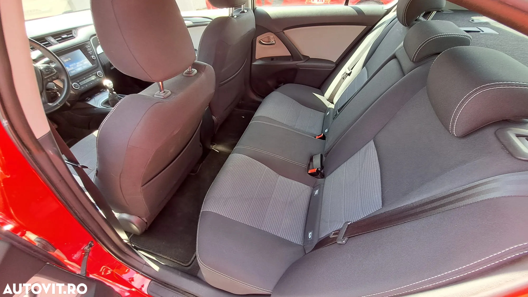 Toyota Avensis - 8