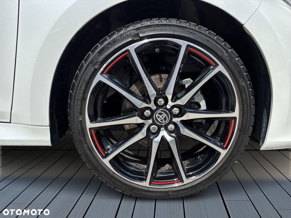 Toyota Yaris Hybrid 1.5 GR Sport - 38