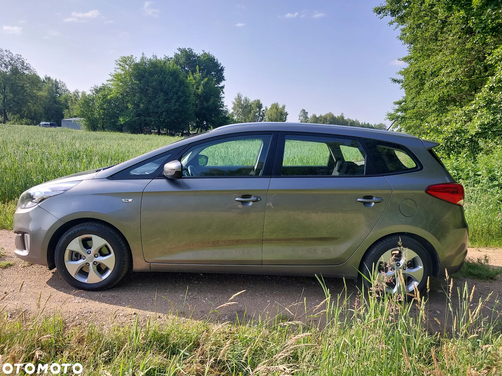 Kia Carens - 4
