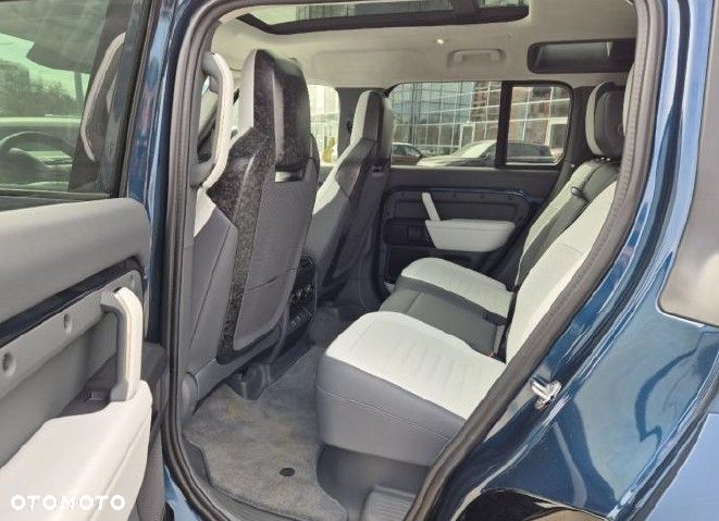 Land Rover Defender 110 P635 OCTA - 14