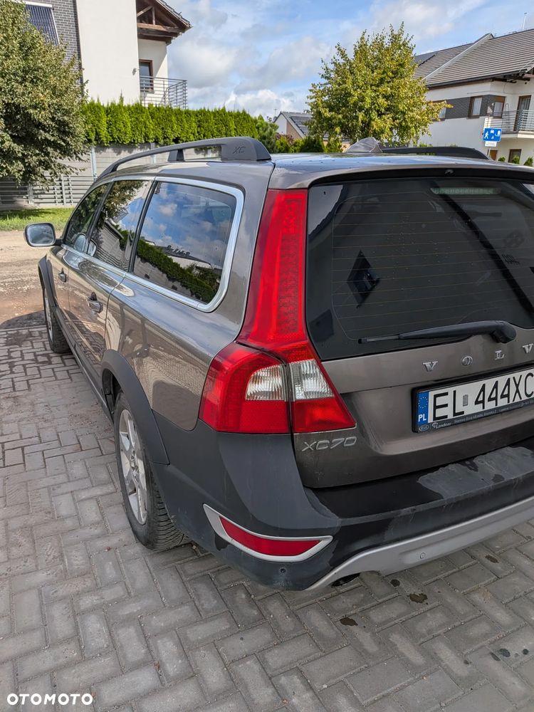 Volvo XC 70 D5 AWD Momentum - 4