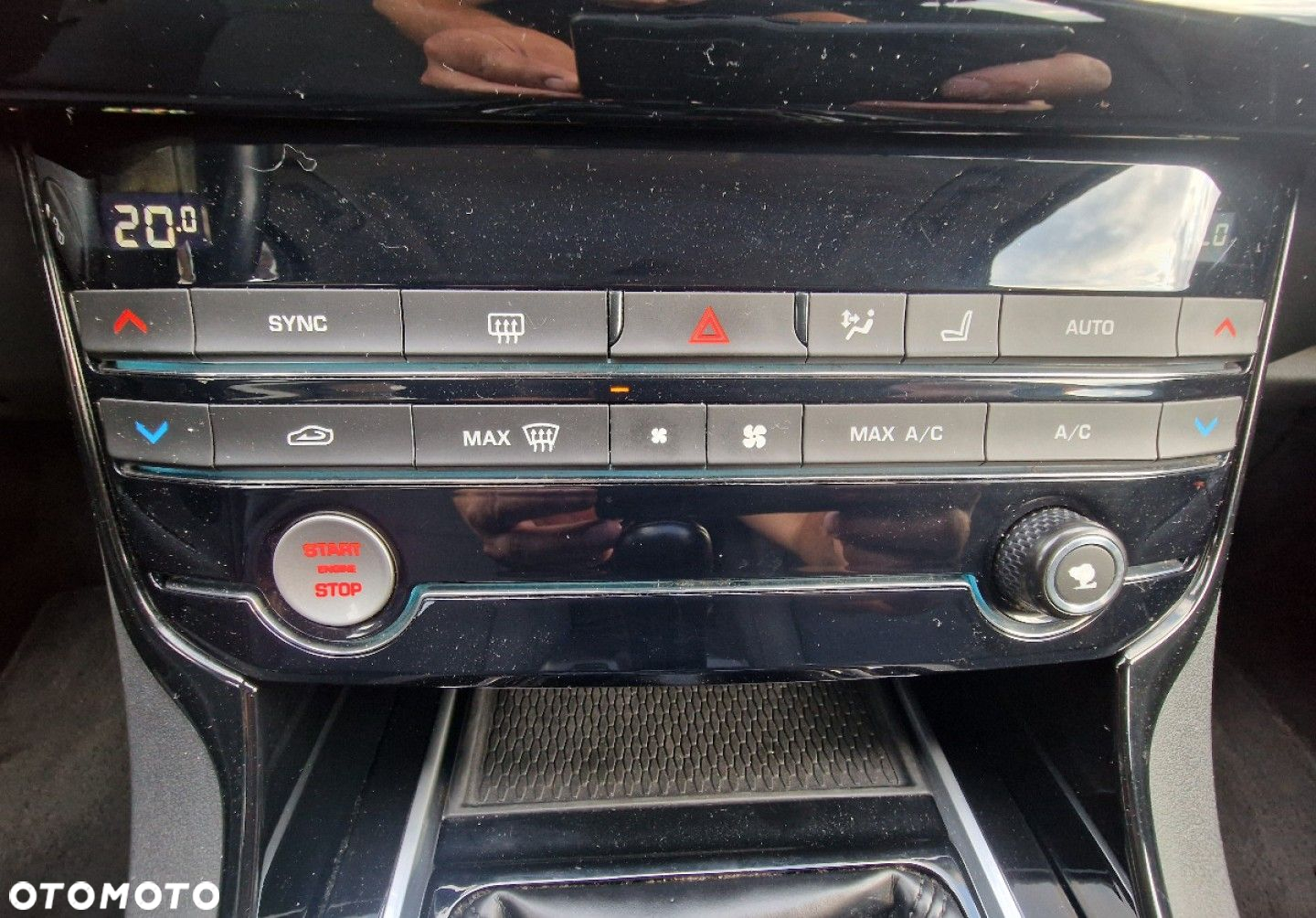 Jaguar XE - 30