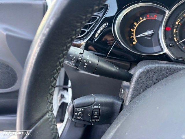 Citroën DS3 1.6 HDi Airdream So Chic - 12