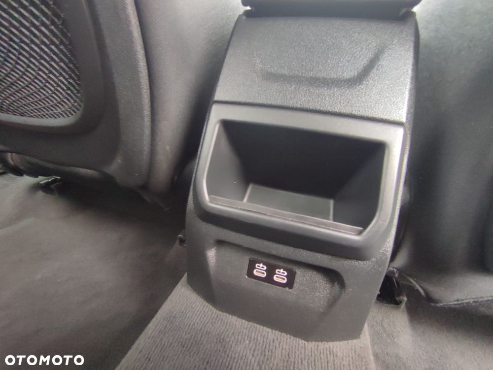 BMW Seria 2 218i Edition Colorvision - 35