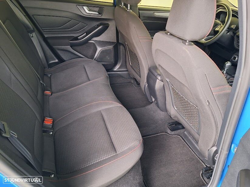 Ford Focus 1.0 EcoBoost MHEV ST-Line X - 11