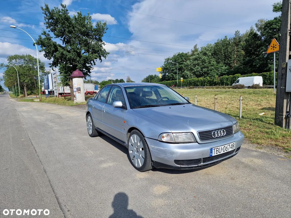 Audi A4 Limousine - 3
