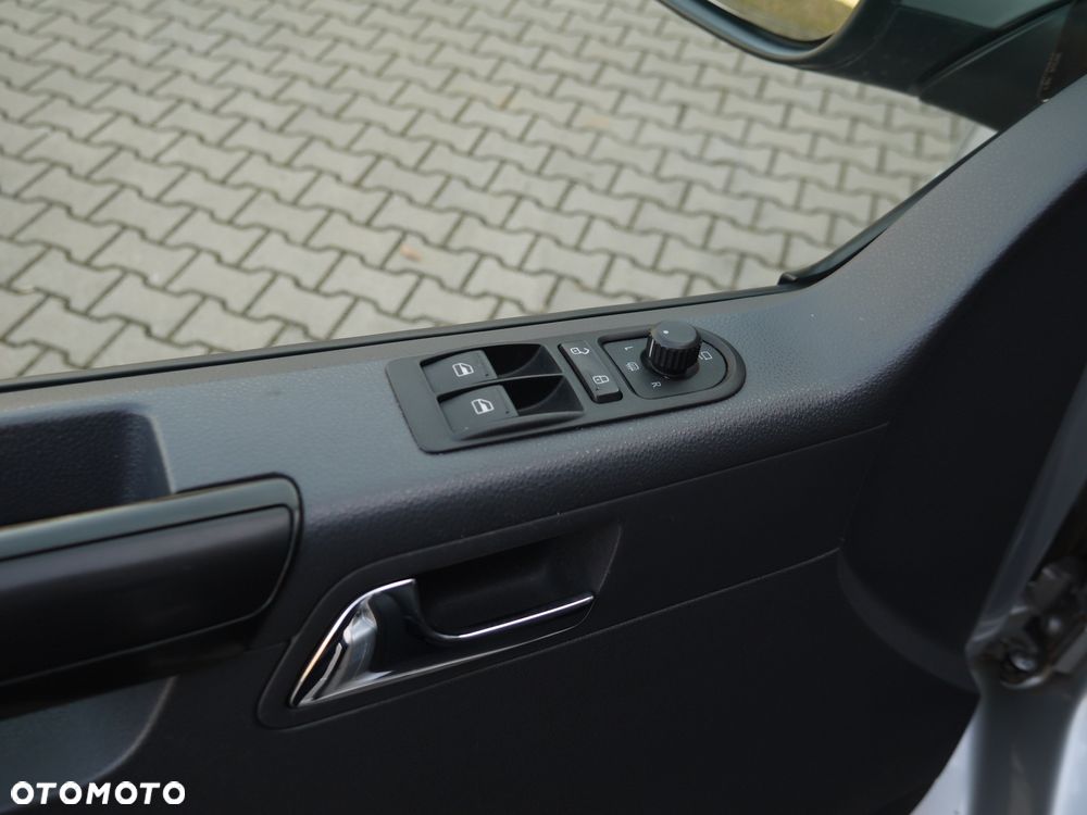 Volkswagen Caravelle - 38