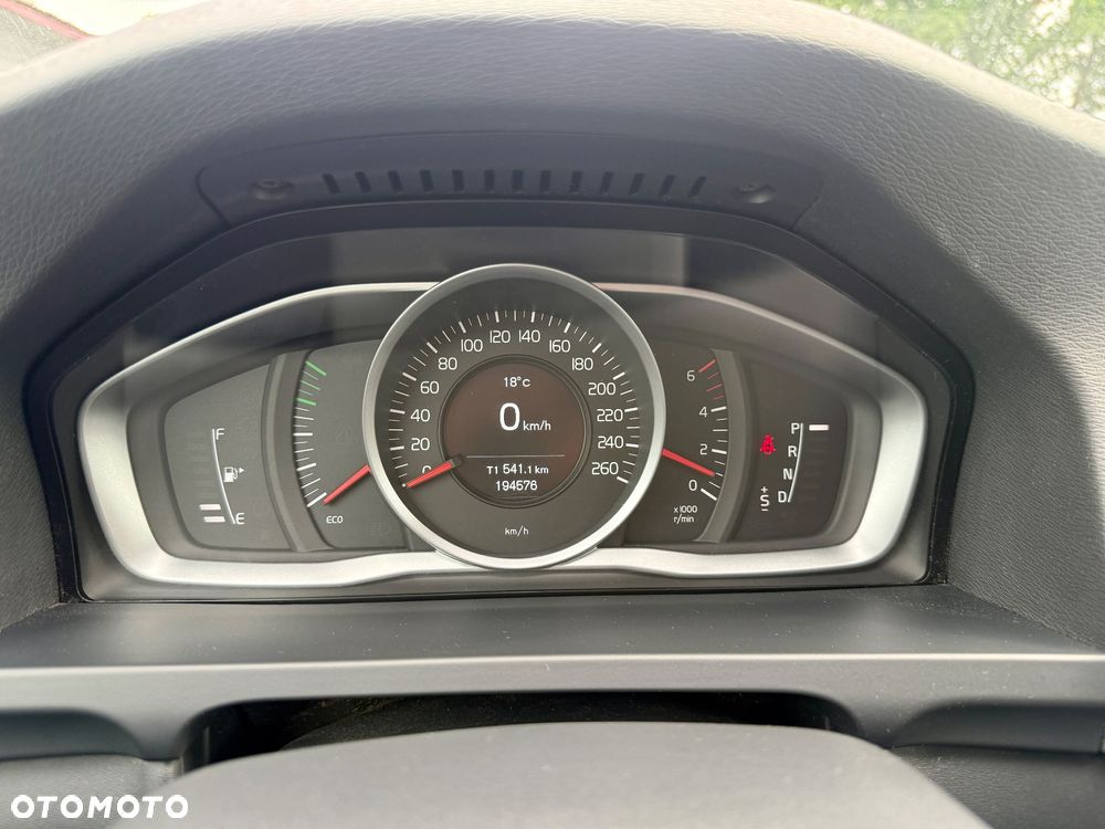 Volvo V60 Cross Country - 12