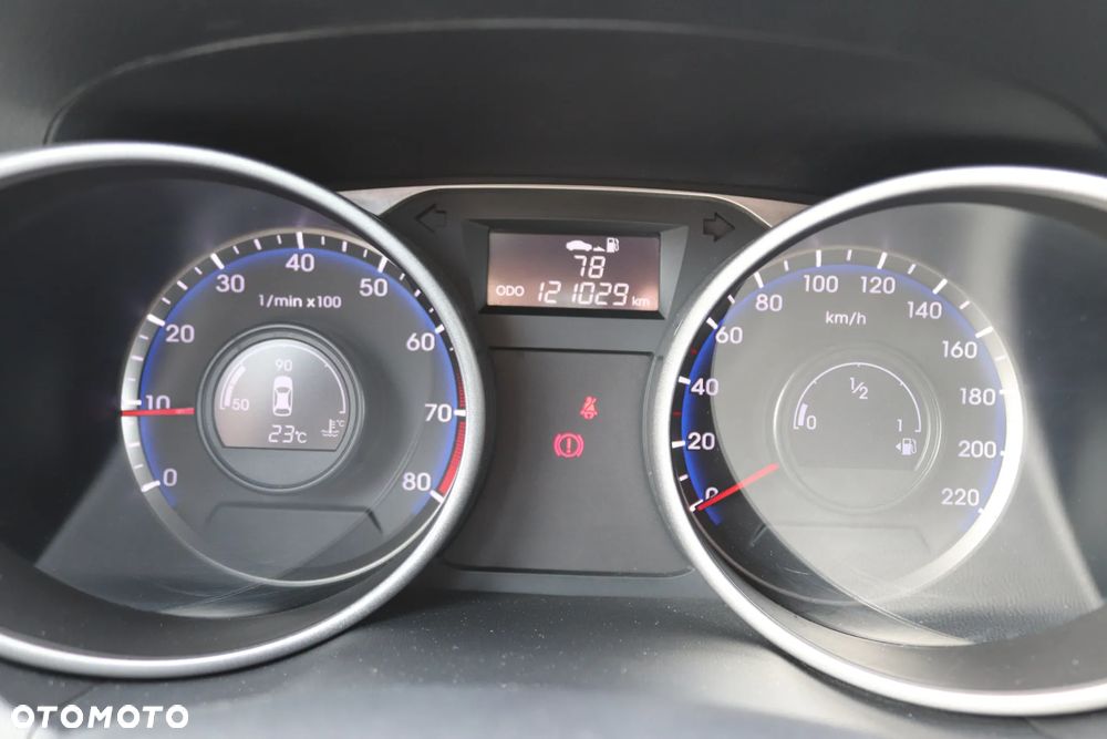 Hyundai ix35 1.6 2WD Fifa World Cup Edition - 38