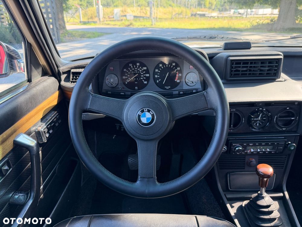 BMW Seria 5 528 i - 34