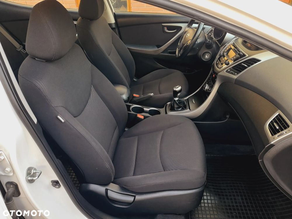 Hyundai Elantra 1.6 Comfort - 9
