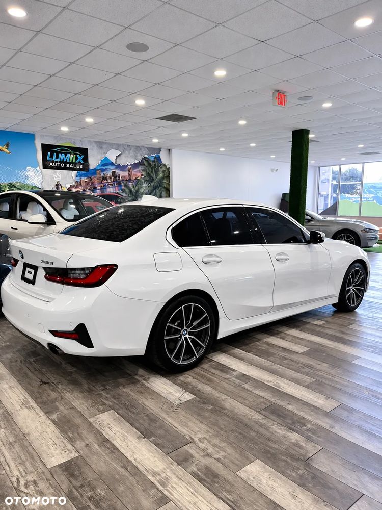 BMW Seria 3 330i M Sport - 6