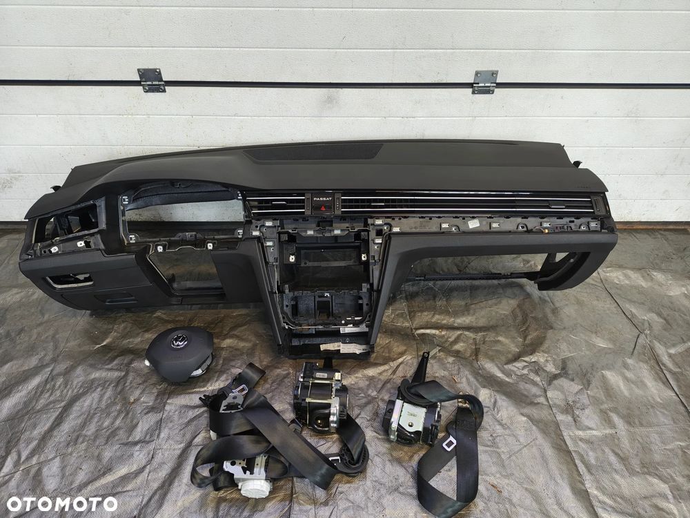 VW Passat B8 LIFT Deska airbag  komplet poduszek powietrznych Oryginał demontaż - 1