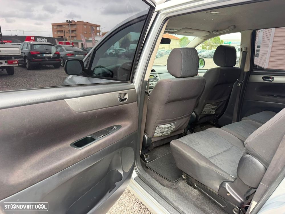 Toyota Avensis Verso 2.0 D-4D - 18