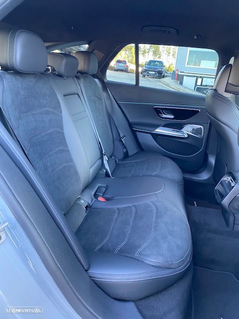 Mercedes-Benz E 300 ver-de - 11