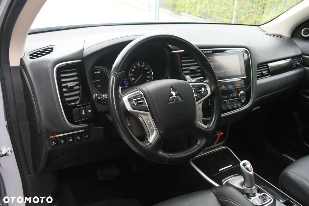 Mitsubishi Outlander - 26