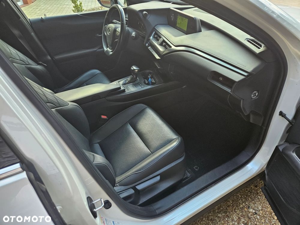 Lexus UX 250h (E-FOUR) Luxury Line - 11