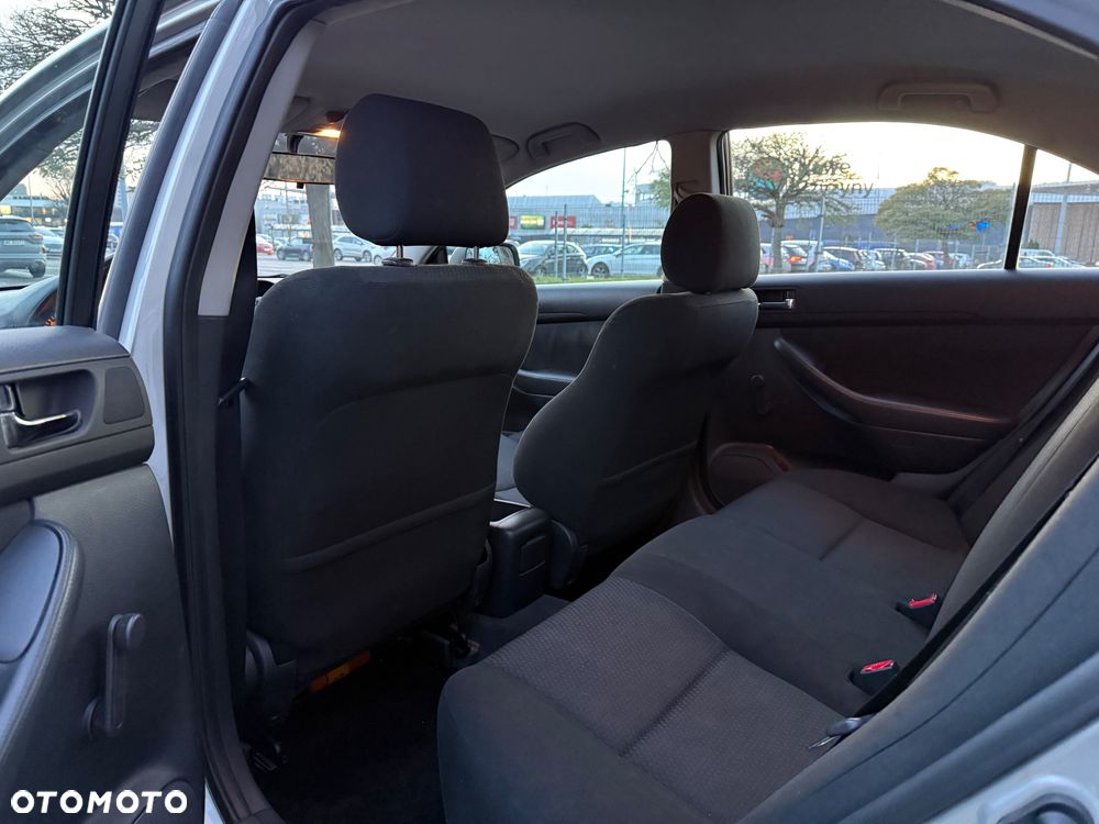 Toyota Avensis 1.8 VVT-i Luna - 17
