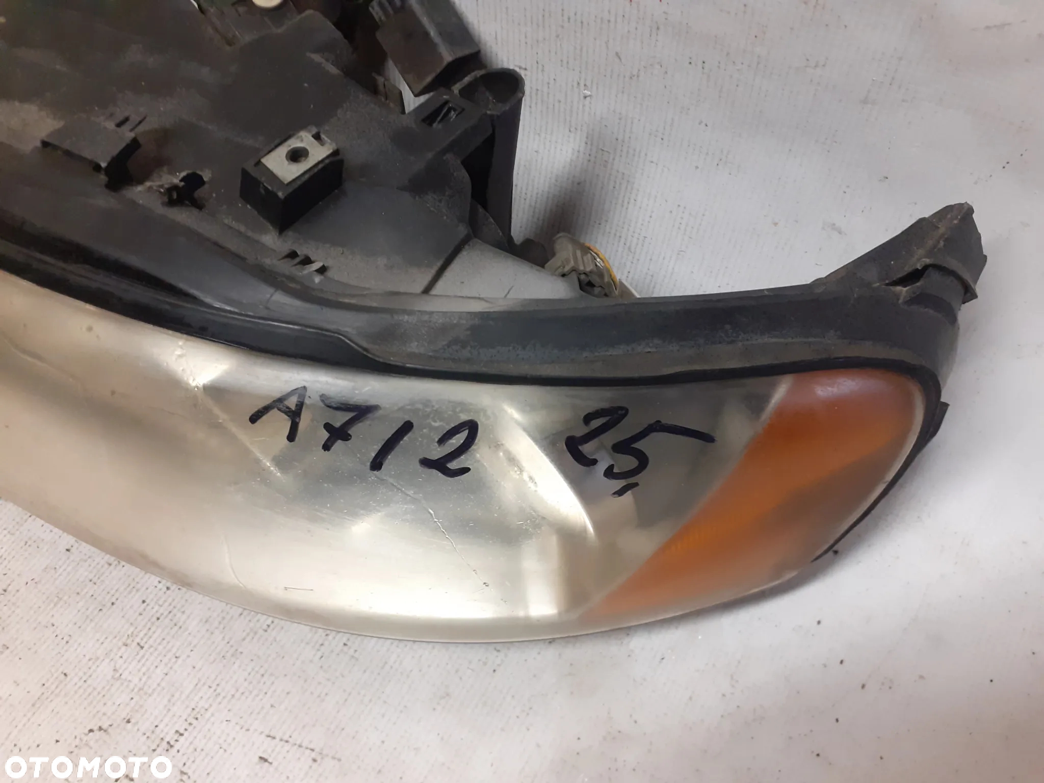 .   PRZOD PRZEDNIA LEWA LAMPA VOLVO V70 II LIFT - 2