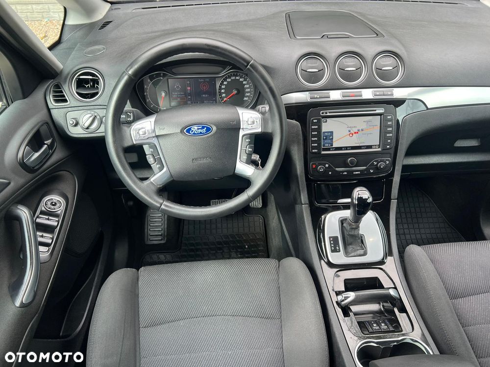 Ford S-Max - 32