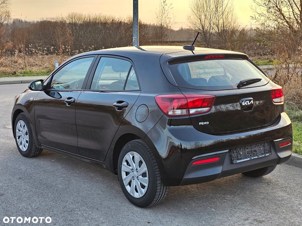 Kia Rio - 11