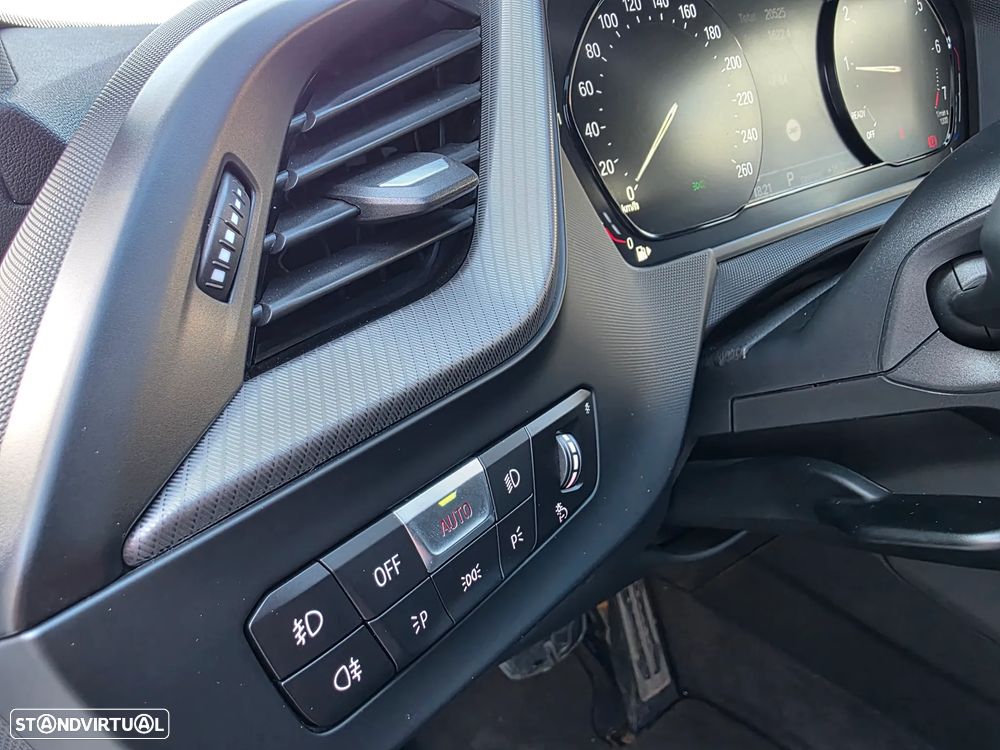 BMW 118 i Pack Desportivo M Auto - 16