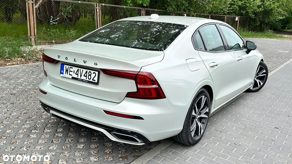 Volvo S60 B5 B R-Design - 4