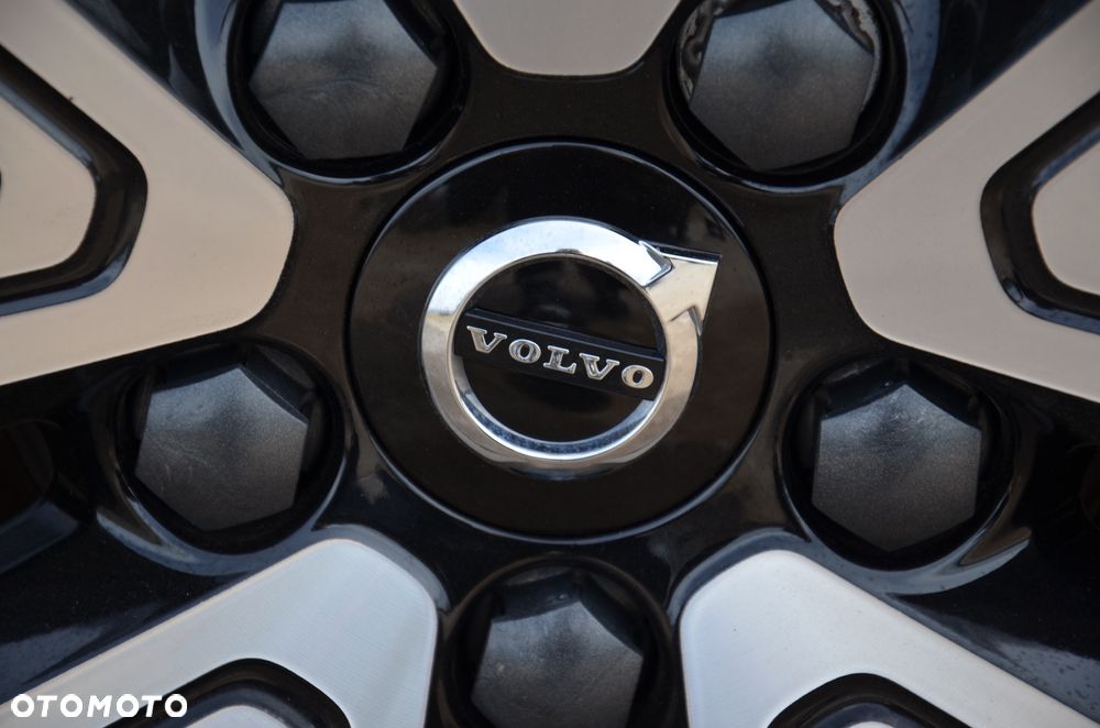 Volvo XC 60 B5 B AWD Ultimate Bright - 9