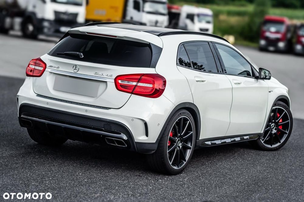 Mercedes-Benz GLA - 11